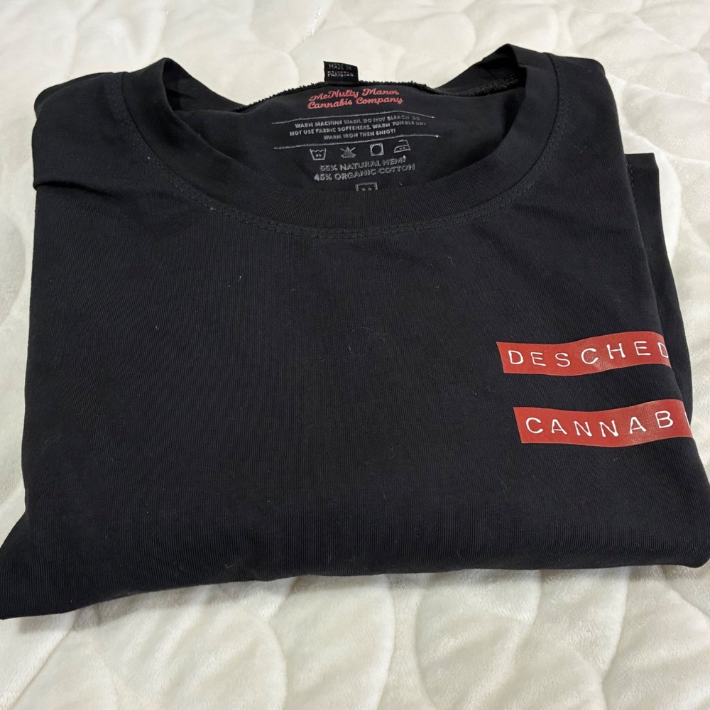 McNutty‎ Manor Cannabis Company Black Graphic T Shirt Men's Size M